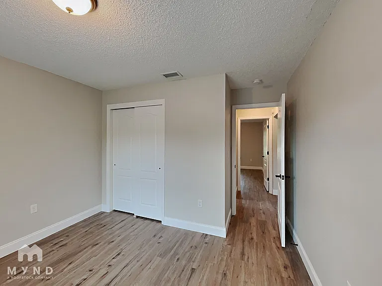 2069 Banbury Ln — Photo 12