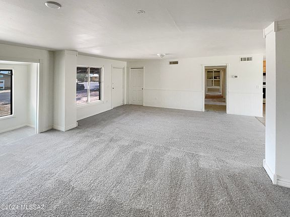 4th image of 406 S Avenue B