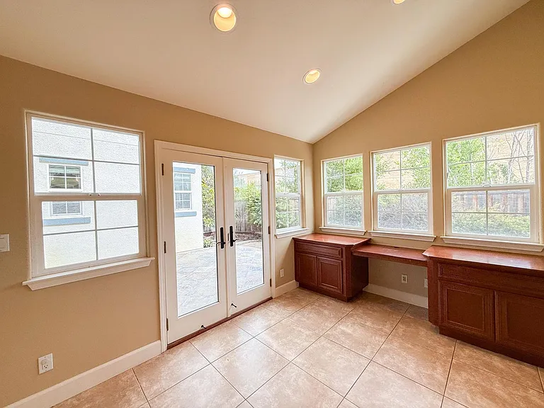 342 Stanforth Ct — Photo 10