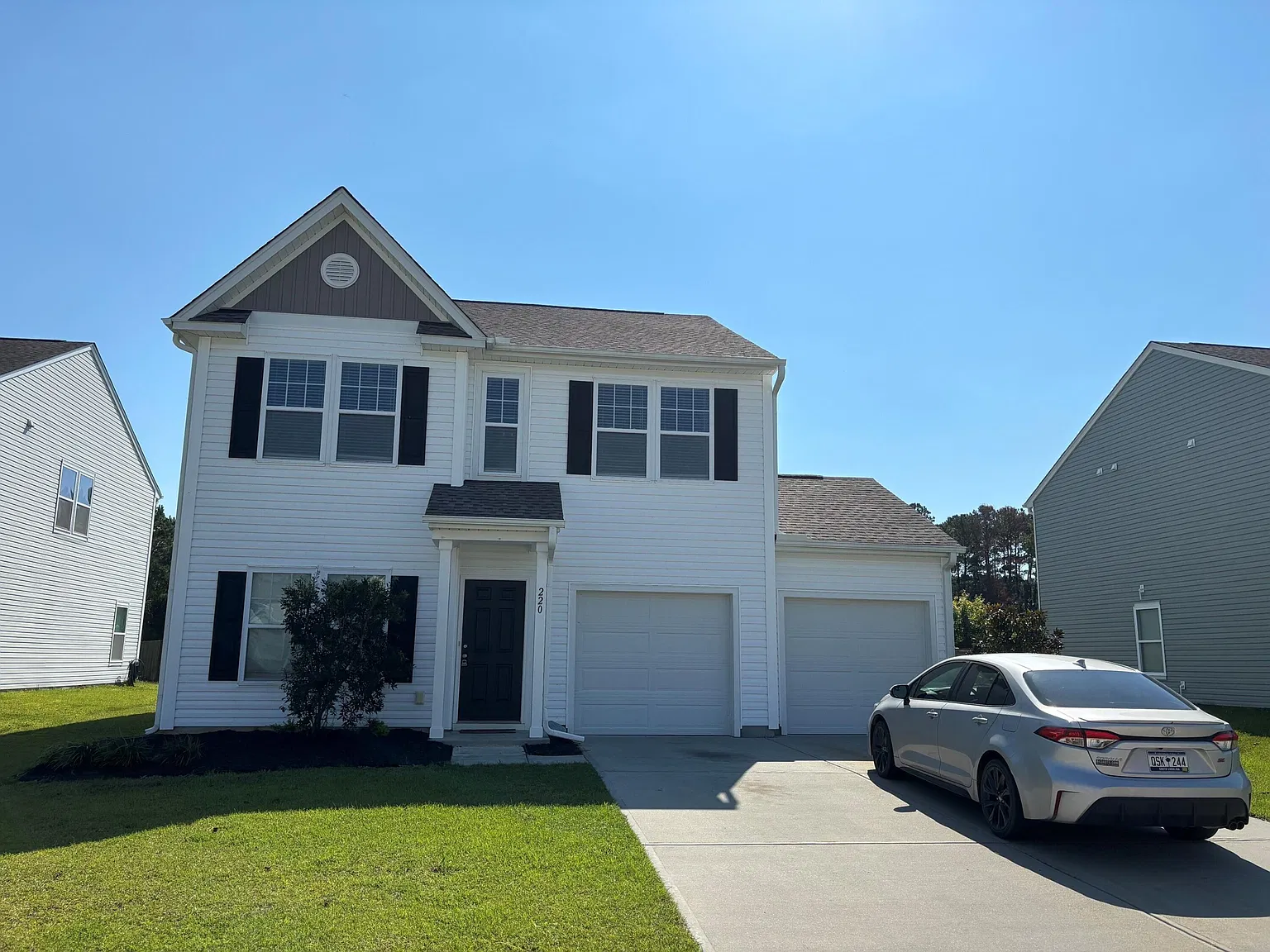 3 bed, 2.5 bath, 1690 sqft, $2,195 — Photo 1