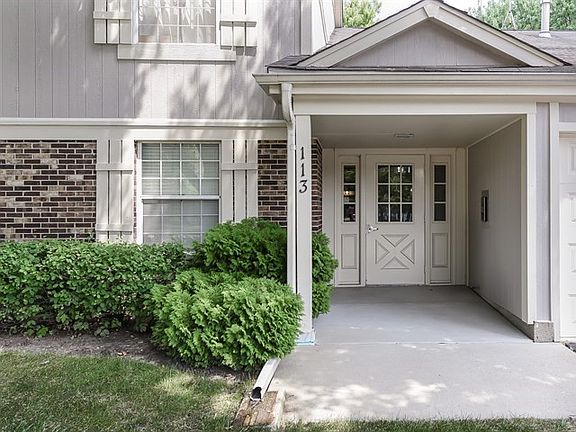 2nd image of 113 Waterbury Ln #01