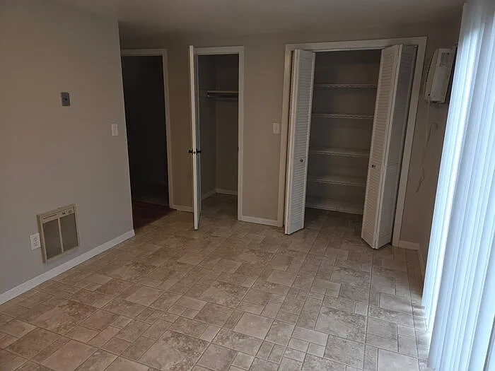 2 bed, 1.5 bath, $975 — Photo 2