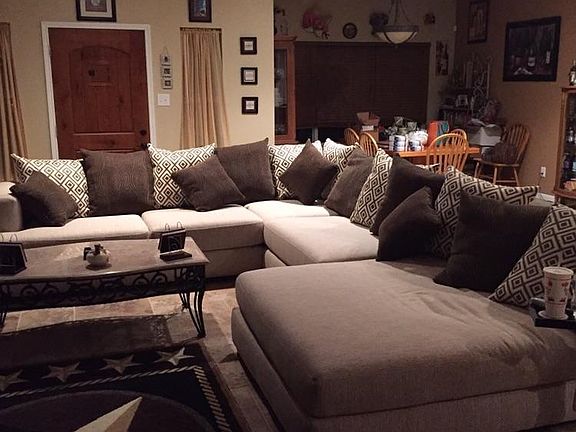 Living room/ dining area