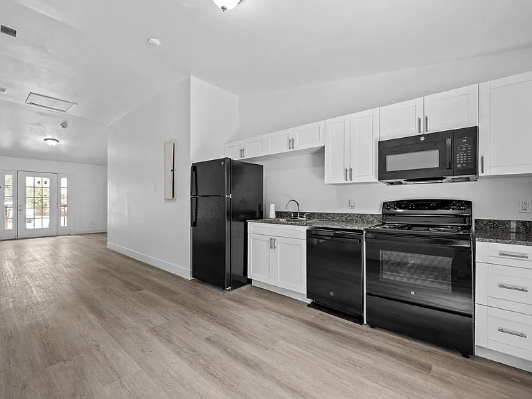 2270 Magnolia Cir #1 — Photo 1