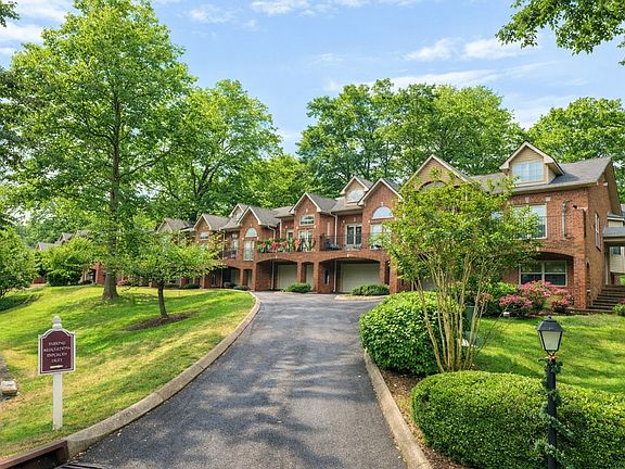 3rd image of 324 Riverstone Blvd