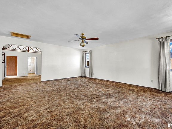 2nd image of 804 Illinois St