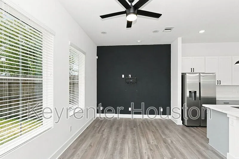 3 bed, 2.5 bath, 1598 sqft, $2,200 — Photo 4