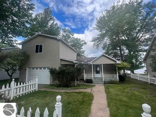 224 Maple Dr, East Tawas, MI 48730