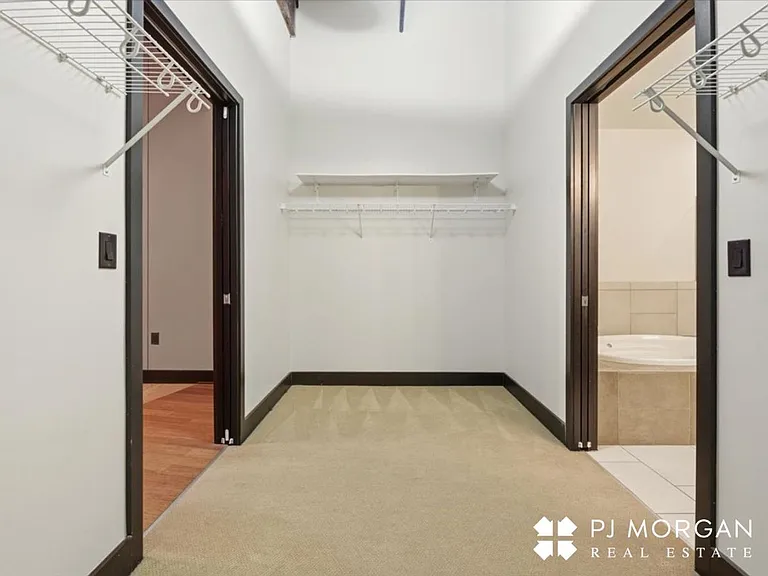 The Residence at Old Marketplace — Photo 15