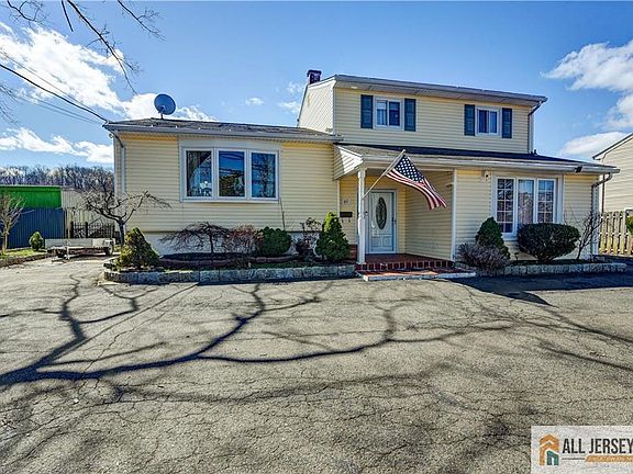 3rd image of 49 Ernston Rd