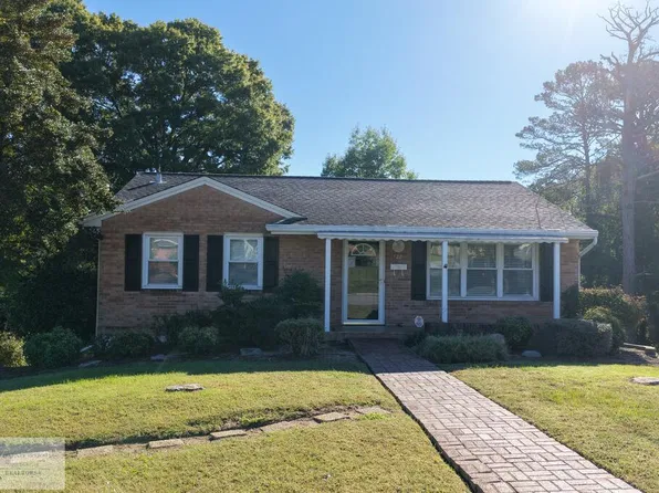 122 Chatham Ct, Danville, VA 24540