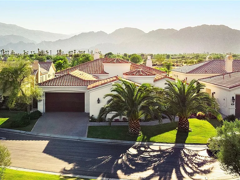 55615 Turnberry Way — Photo 33