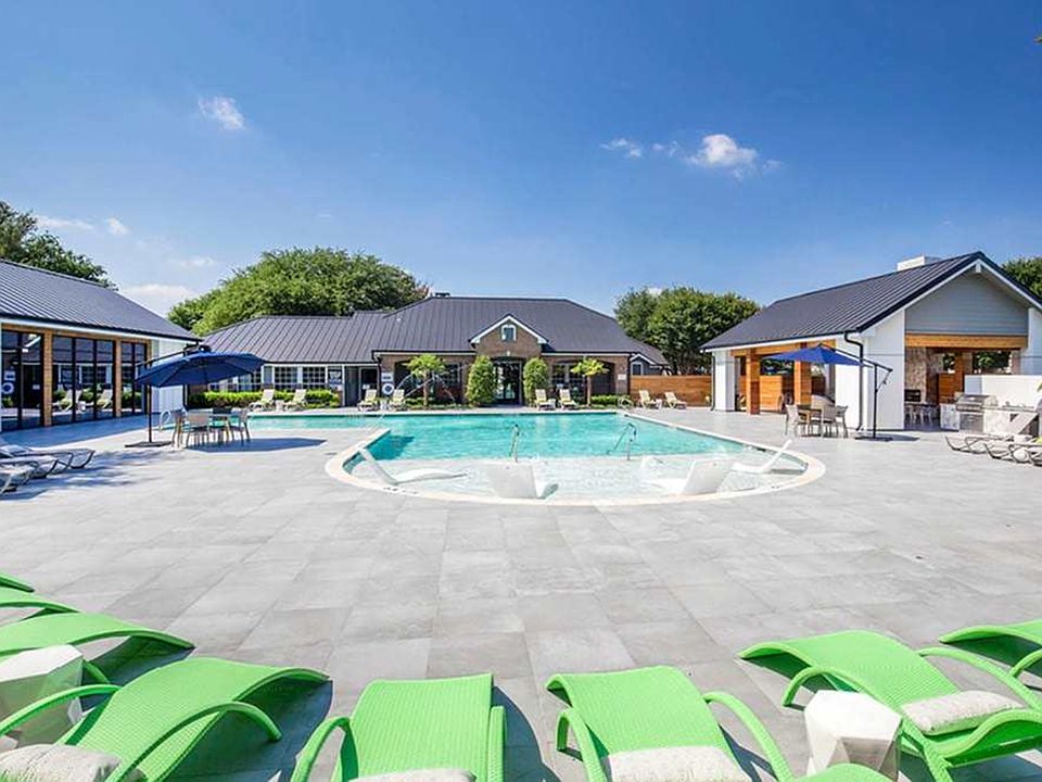 Sparkling Swimming Pool