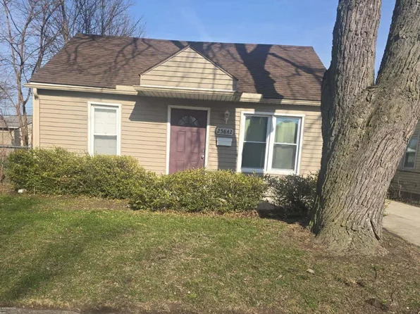 25842 Leach St, Roseville, MI 48066