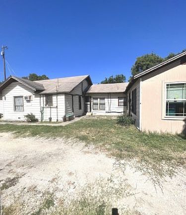 3rd image of 727 Stonewall St