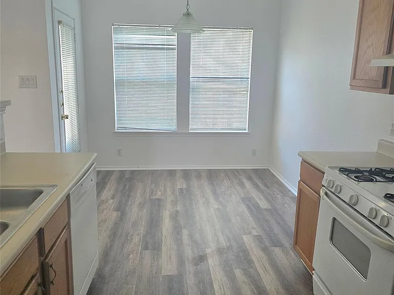 2837 Southampton Way #A — Photo 5