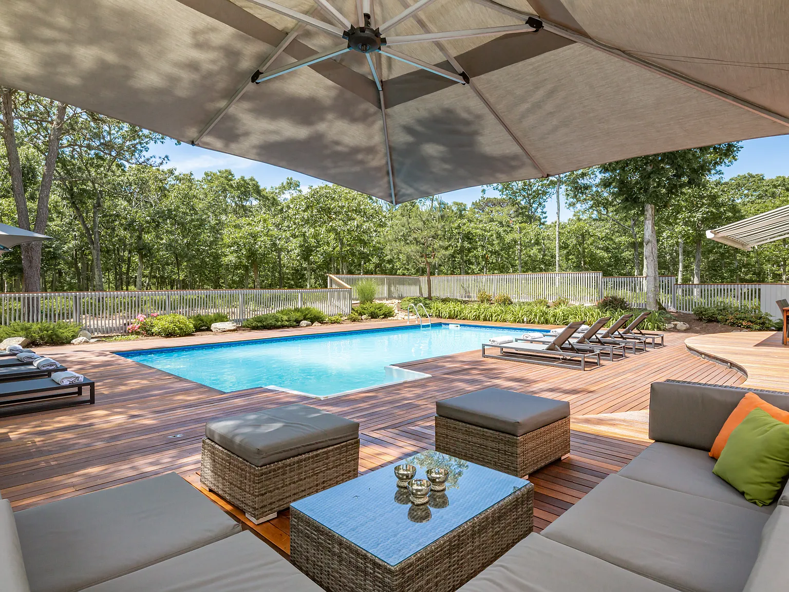 Modern Hamptons Escape in the Northwest Woods — Photo 3