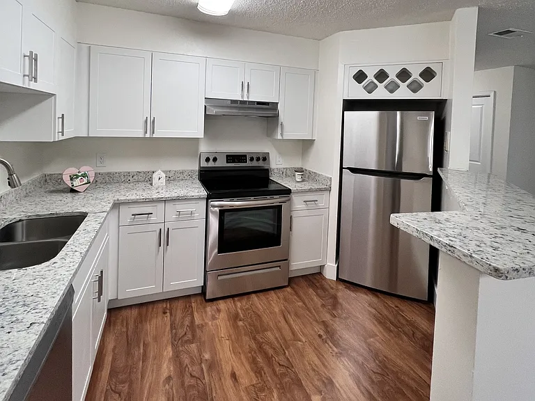 Pepper Cove Apartments — Photo 7