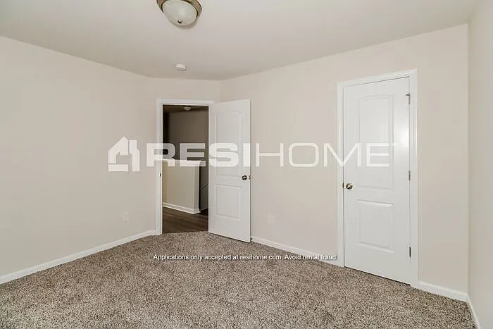 194 Queens Cir — Photo 9