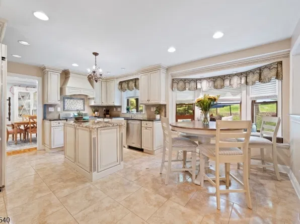 4 Dogwood Dr, Hillsborough Twp., NJ 08844