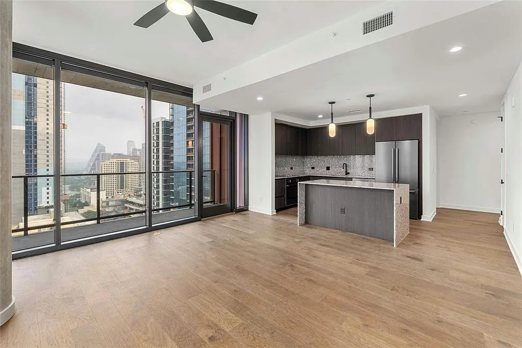 2 bed, 2.0 bath, 1176 sqft, $4,200 — Photo 1