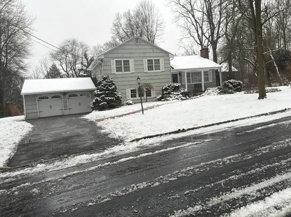 6 Wyndwood Road, Morris Plains, NJ 07950