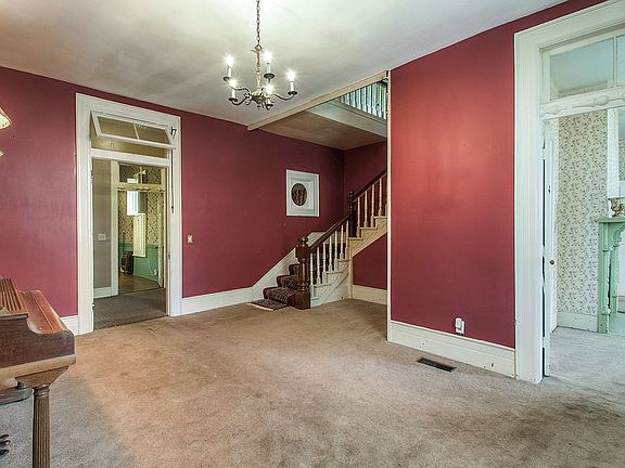 4th image of 413 E Main St