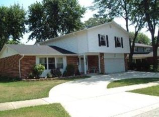 1703 S Fernandez Ave, Arlington Heights, IL 60005