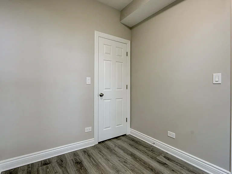 2815 N Hamlin Ave #2F — Photo 8