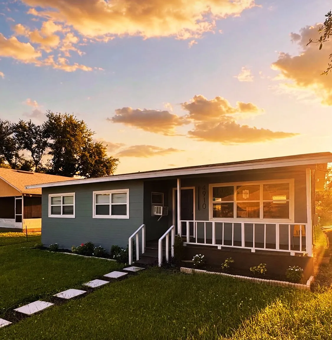 3 bed, 1150 sqft, $2,100 — Photo 1