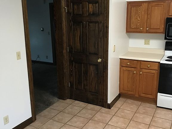 2nd image of 123 Walker St