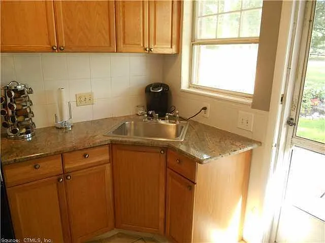 24 Woodward Ave #23 — Photo 7