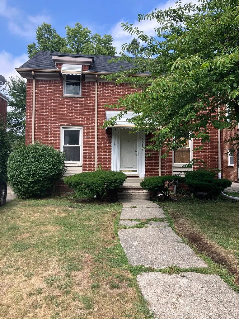 4 bed, 1.5 bath, 1594 sqft, $1,300 — Photo 1