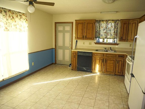3rd image of 105 La Place Ave