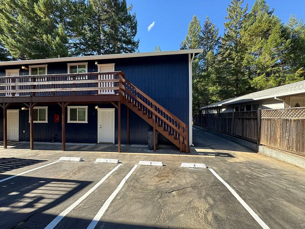 2 bed, 1.0 bath, 784 sqft, $1,550 — Photo 2