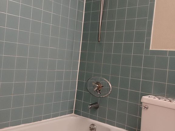 3rd image of 20 Newcastle Dr APT 3