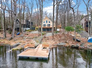 157 Mountain Lake Dr, Dingmans Ferry, PA 18328