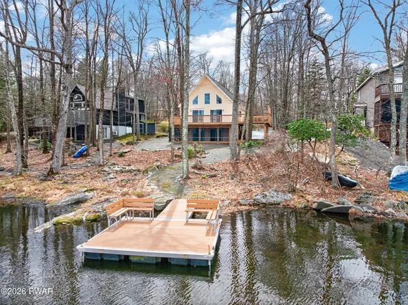 157 Mountain Lake Dr, Dingmans Ferry, PA 18328