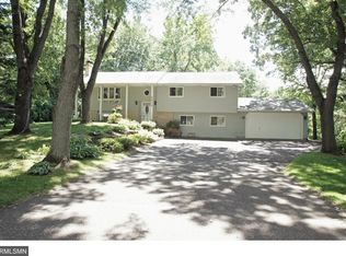 8909 37th St N, Lake Elmo, MN 55042