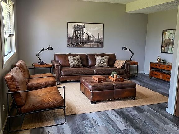 4th image of 623 Willow Creek Ct