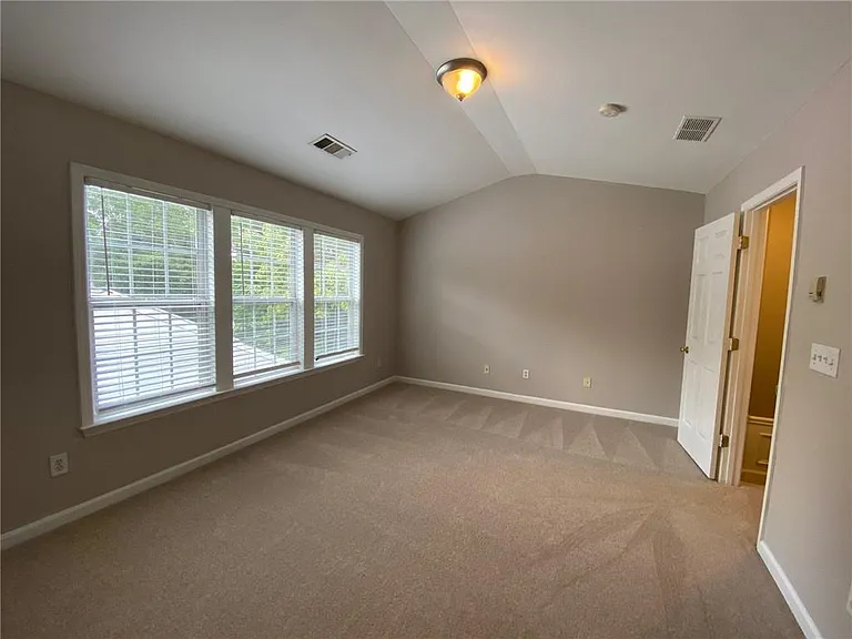 4019 Howell Park Rd — Photo 14