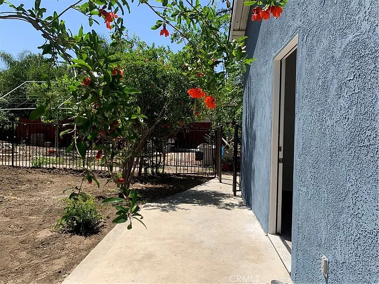 5820 Calvin Ave — Photo 3