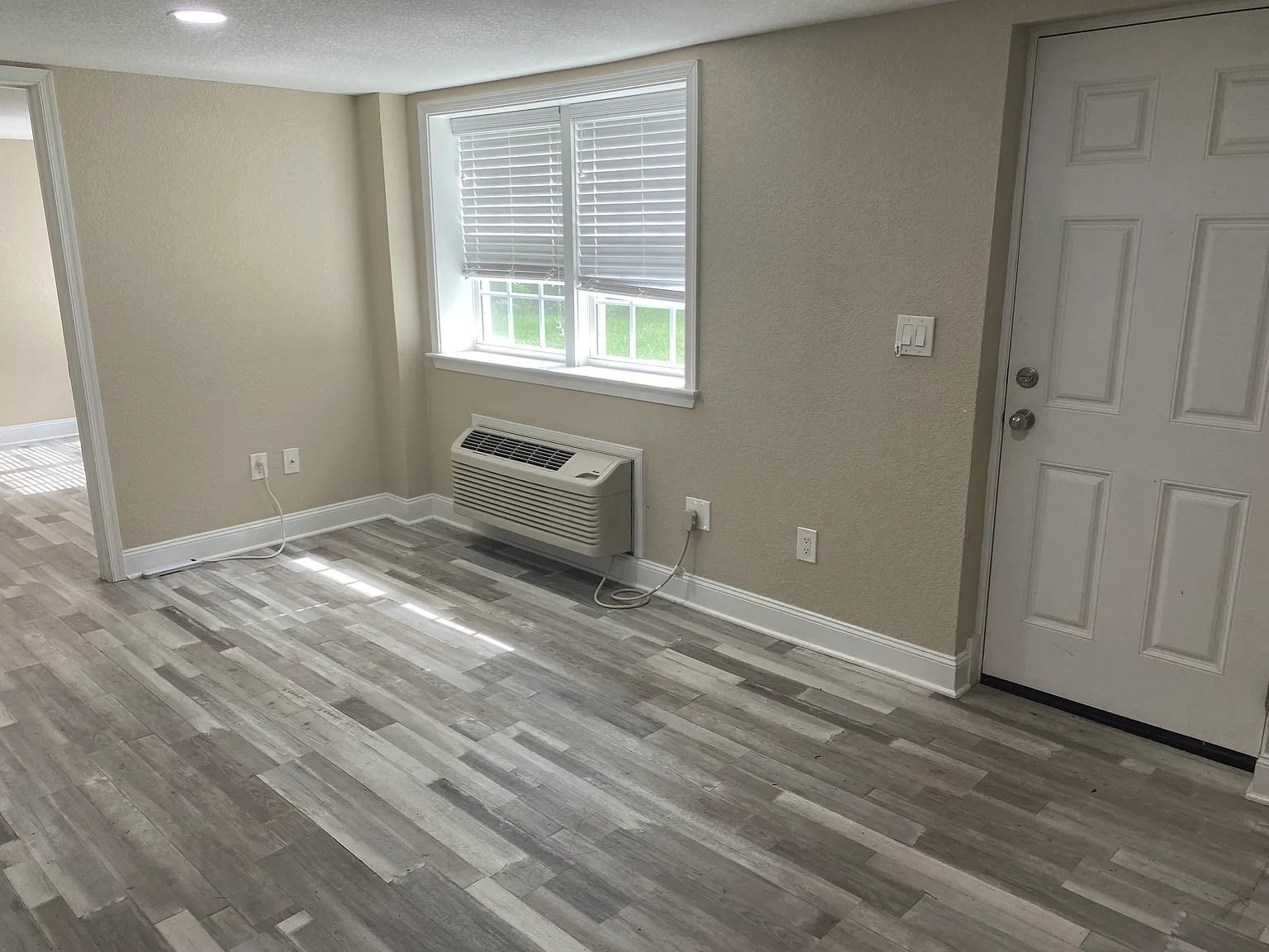 578 Harrop Ln — Photo 4