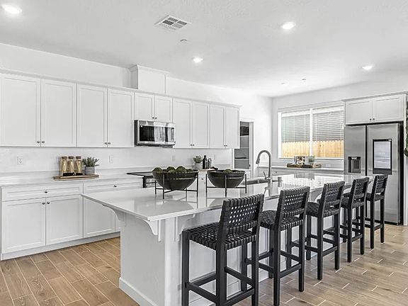 3rd image of 8628 Sagebrush Ave