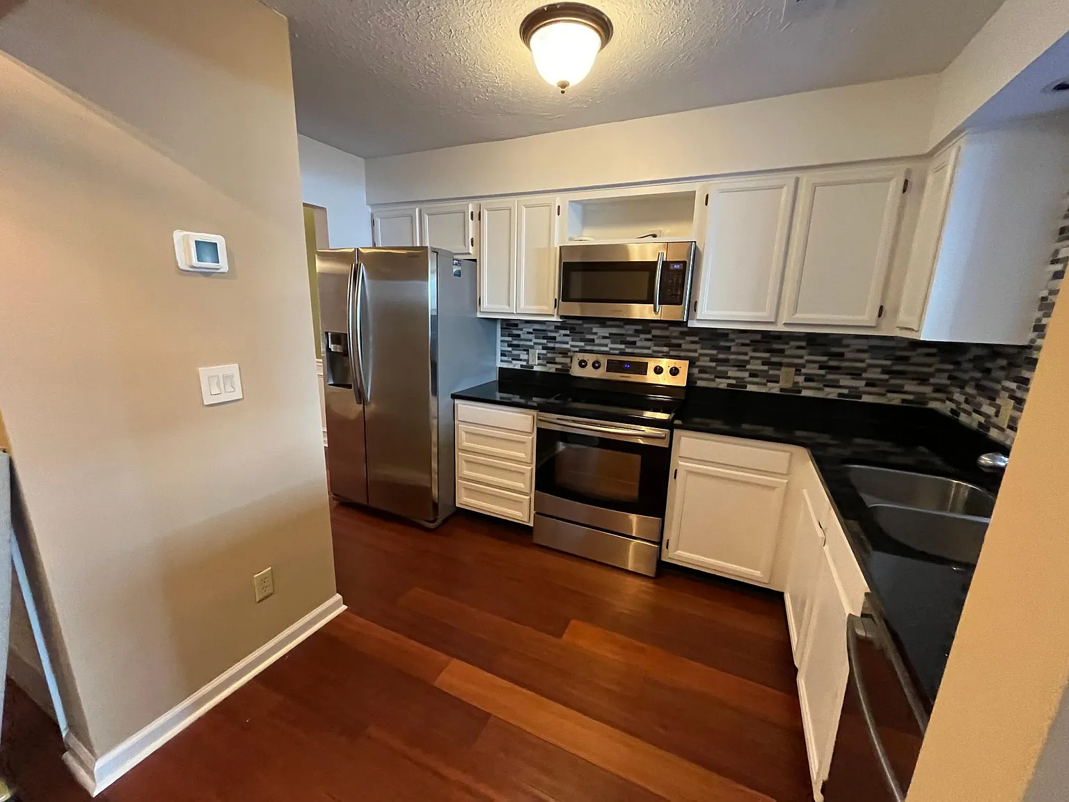 2 bed, 1.5 bath, 1100 sqft, $1,500 — Photo 4
