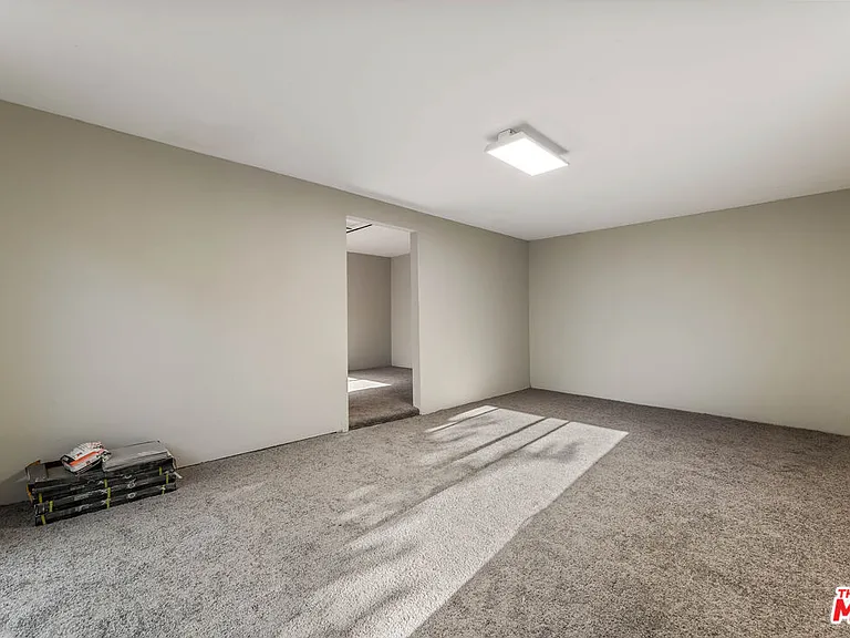 1112 S Highland Ave — Photo 46
