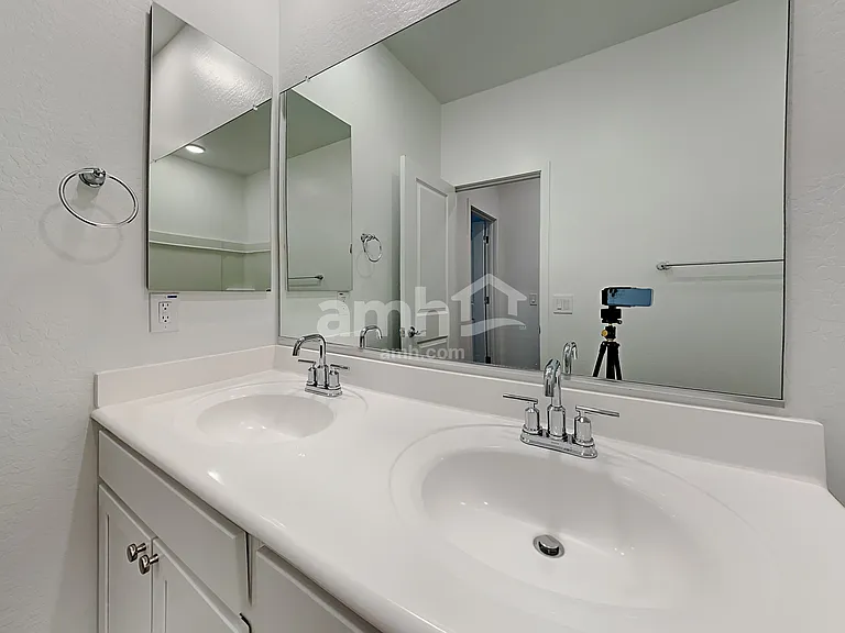 4218 S 105th Dr — Photo 16