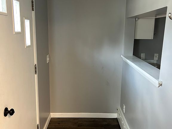 5th image of 126 Eastmanville St #D