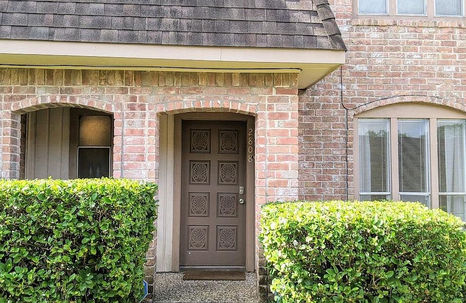 1st image of 2808 Camelot Ln
