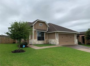 905 Cobble Gate Dr, Brenham, TX 77833